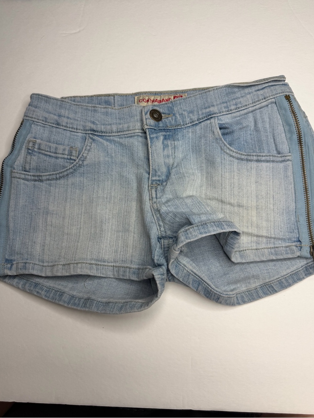 CONTRABAND Light Wash Side Zip Denim Shorts – Size 0